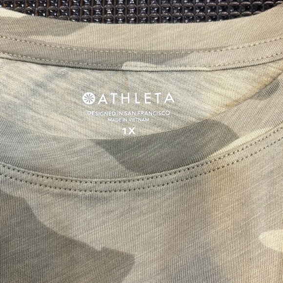 NWT Athleta Active Organic Short Sleeve Daily Camo Crew Tee - Picture 4 of 6